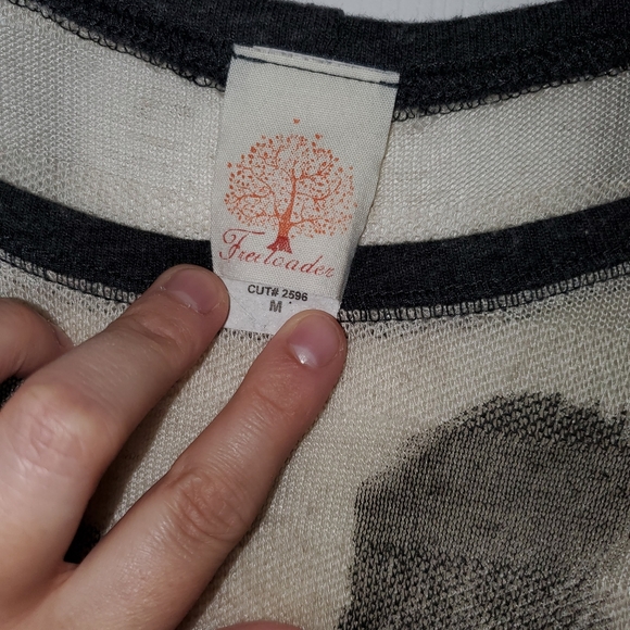 Giraffe Tee - Picture 2 of 2